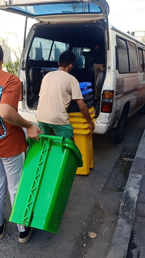 RASH BIN ROLLING BIN, Commercial & Industrial, Construction & Building ...