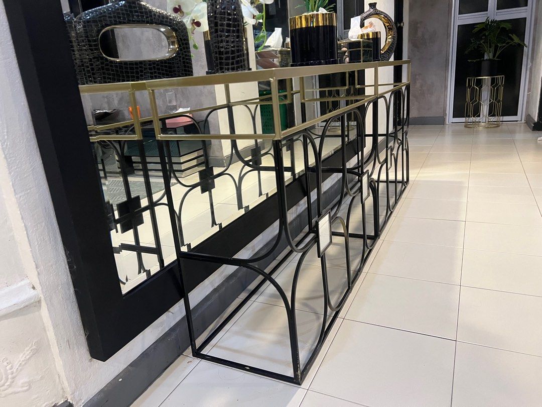 table top (Category: Shelves, Cabinets & Racks) located in Singapore. Submitted by subilicious (Listing ID 1293137039, Image 3). Description: .