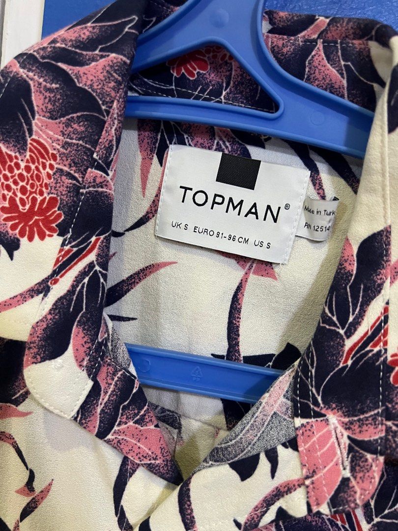 Topman Floral Polo (Category: Tshirts & Polo Shirts ) located in Batangas. Submitted by essir (Listing ID 1293128659, Image 2). Description: size small.