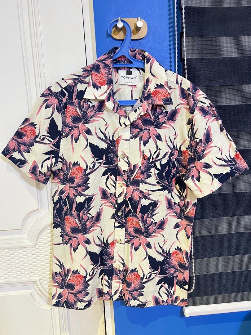Topman Floral Polo (Category: Tshirts & Polo Shirts ) located in Batangas. Submitted by essir (Listing ID 1293128659, Image 1). Description: size small.