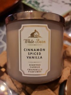 White Barn Scented Candle Cinnamon Spiced Vanilla  14.5oz