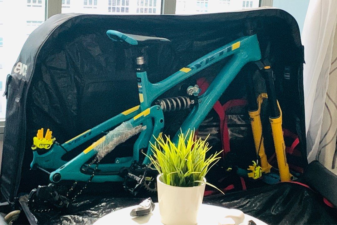 Yeti SB6 Ohlins Push AXS Evoc Bike Travel Bag