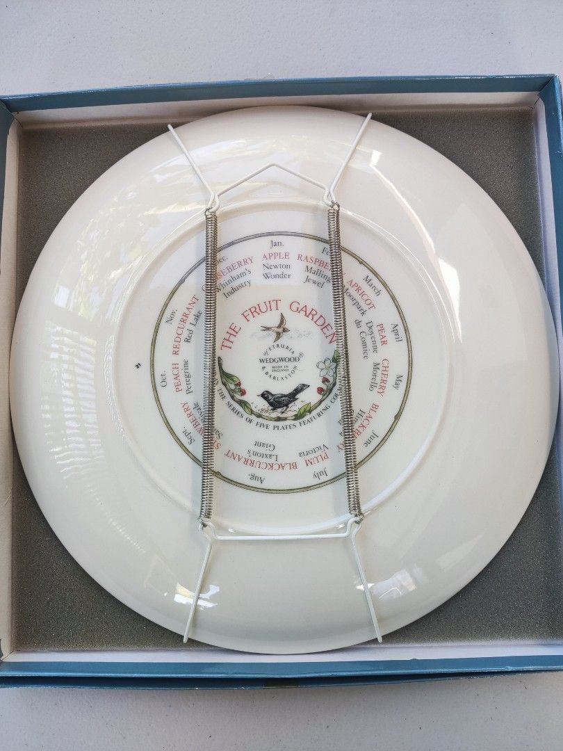 1992 Wedgwood Deco Plate (Category: Dinnerware & Cutlery) located in Tagum. Submitted by cs1907 (Listing ID 1293233664, Image 2). Description: -Unused condition -26cm diameter -with box -with holder -ready for mounting.