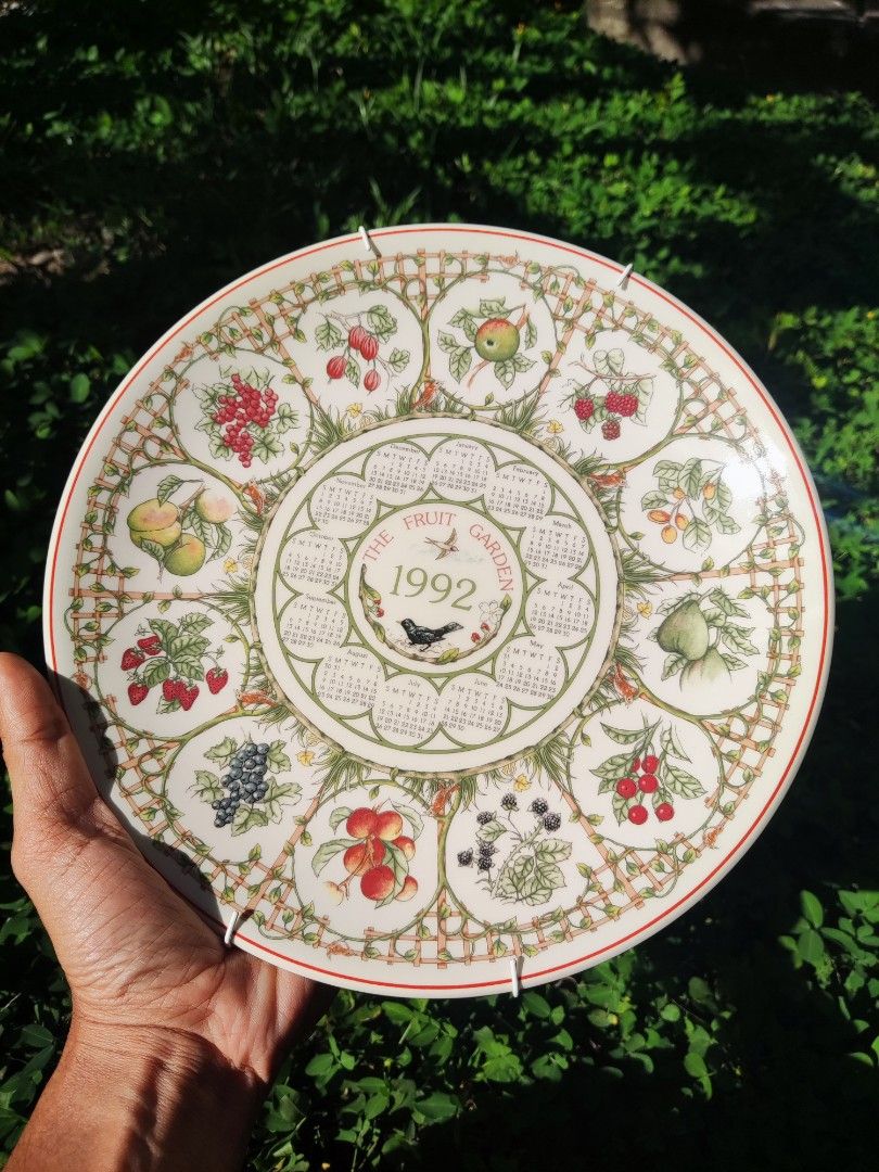 1992 Wedgwood Deco Plate (Category: Dinnerware & Cutlery) located in Tagum. Submitted by cs1907 (Listing ID 1293233664, Image 3). Description: -Unused condition -26cm diameter -with box -with holder -ready for mounting.