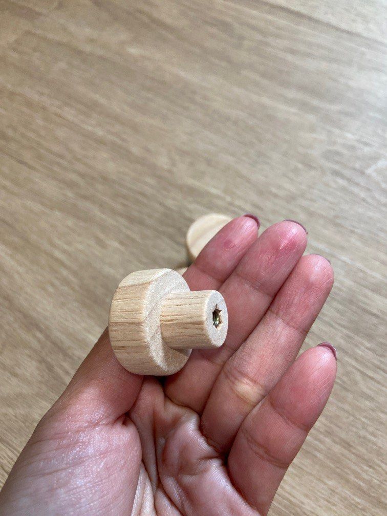 4pcs Light Wood Knobs (Category: Bathroom & Kitchen Fixtures) located in Singapore. Submitted by Claude (Listing ID 1293240772, Image 2). Description: .