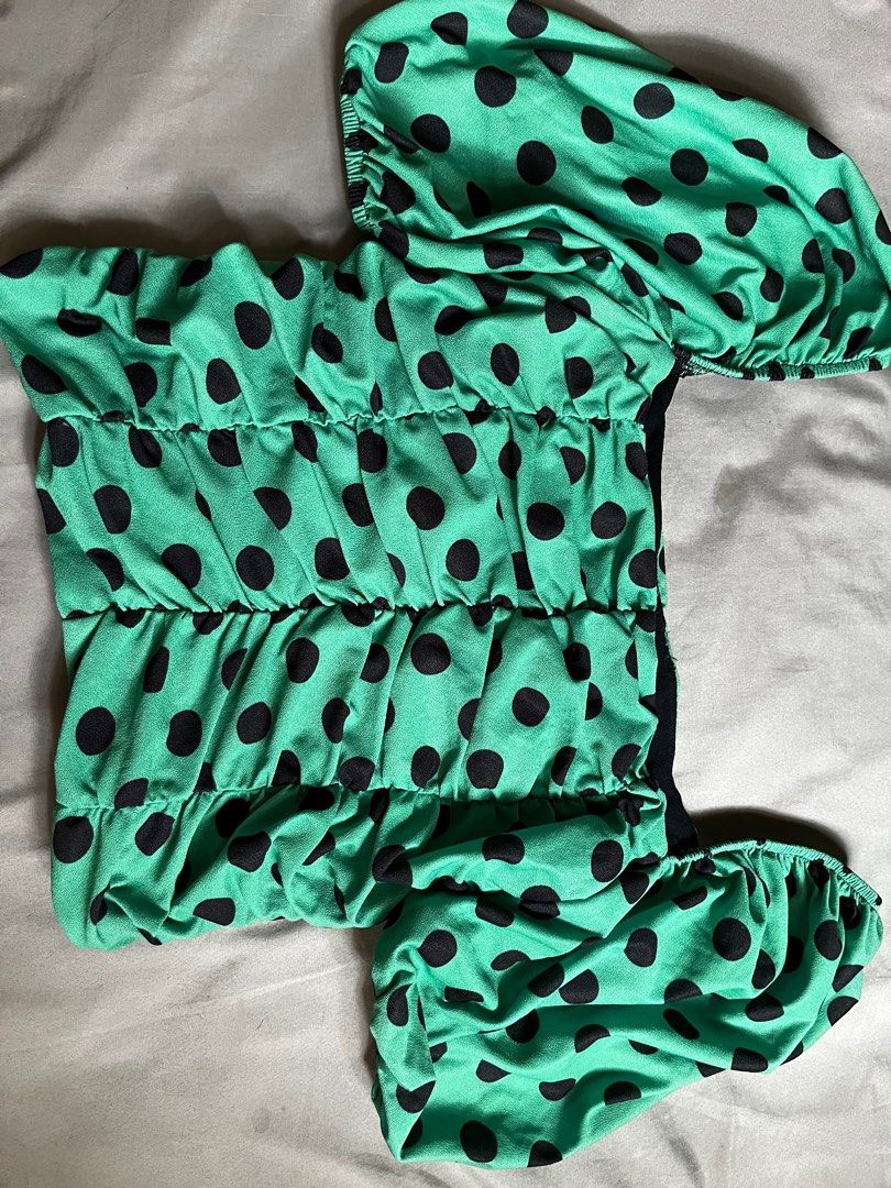 ASOS green puff sleeves top (Category: Blouses) located in Pasig City. Submitted by lightningirl (Listing ID 1293179181, Image 1). Description: cut tag .