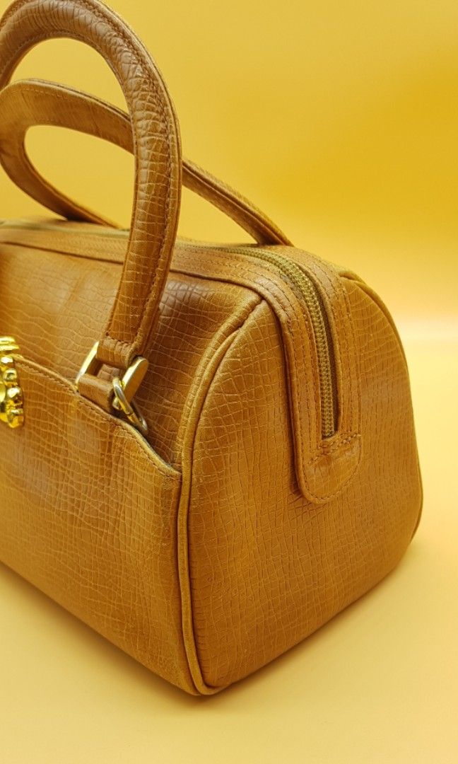 💯authentic Emmanuel Ungaro small doctors bag (Category: Luxury Bags & Wallets) located in Pamplona. Submitted by luxuryitems_ph (Listing ID 1293293319, Image 3). Description: In good used condition(normal signs of usage/rubs) no inclusion..