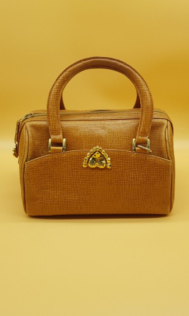 💯authentic Emmanuel Ungaro small doctors bag (Category: Luxury Bags & Wallets) located in Pamplona. Submitted by luxuryitems_ph (Listing ID 1293293319, Image 1). Description: In good used condition(normal signs of usage/rubs) no inclusion..