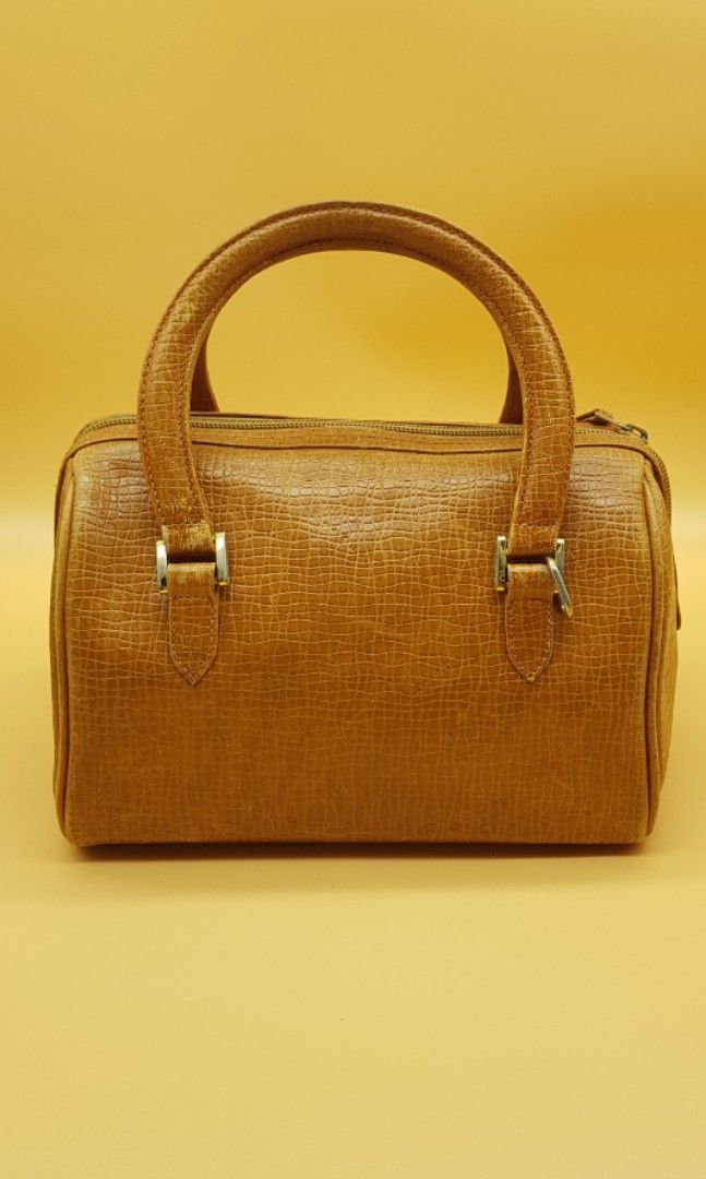 💯authentic Emmanuel Ungaro small doctors bag (Category: Luxury Bags & Wallets) located in Pamplona. Submitted by luxuryitems_ph (Listing ID 1293293319, Image 2). Description: In good used condition(normal signs of usage/rubs) no inclusion..
