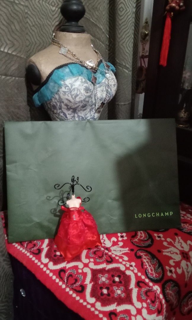 Authentic Longchamp paperbag (Category: Luxury Bags & Wallets) located in Batangas. Submitted by girlmeetspurple (Listing ID 1293231503, Image 1). Description: with paper tag and long champ embossed fabric ribbon.