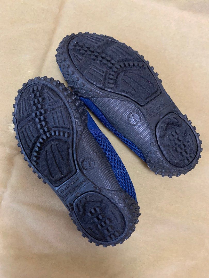 Babies Airwalk Aqua Shoes (Category: Babies & Kids Fashion) located in Dasmarinas. Submitted by lenskie.cruz (Listing ID 1293163834, Image 3). Description: 150 + SF Airwalk aqua shoes from Payless Never worn Size 7 Toddler.
