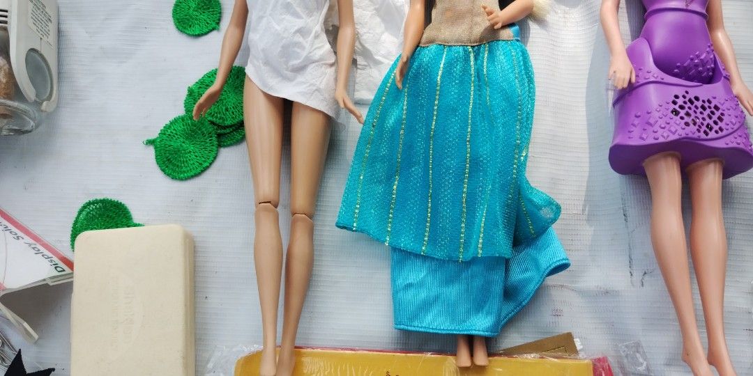 Second hand barbie clothes clearance