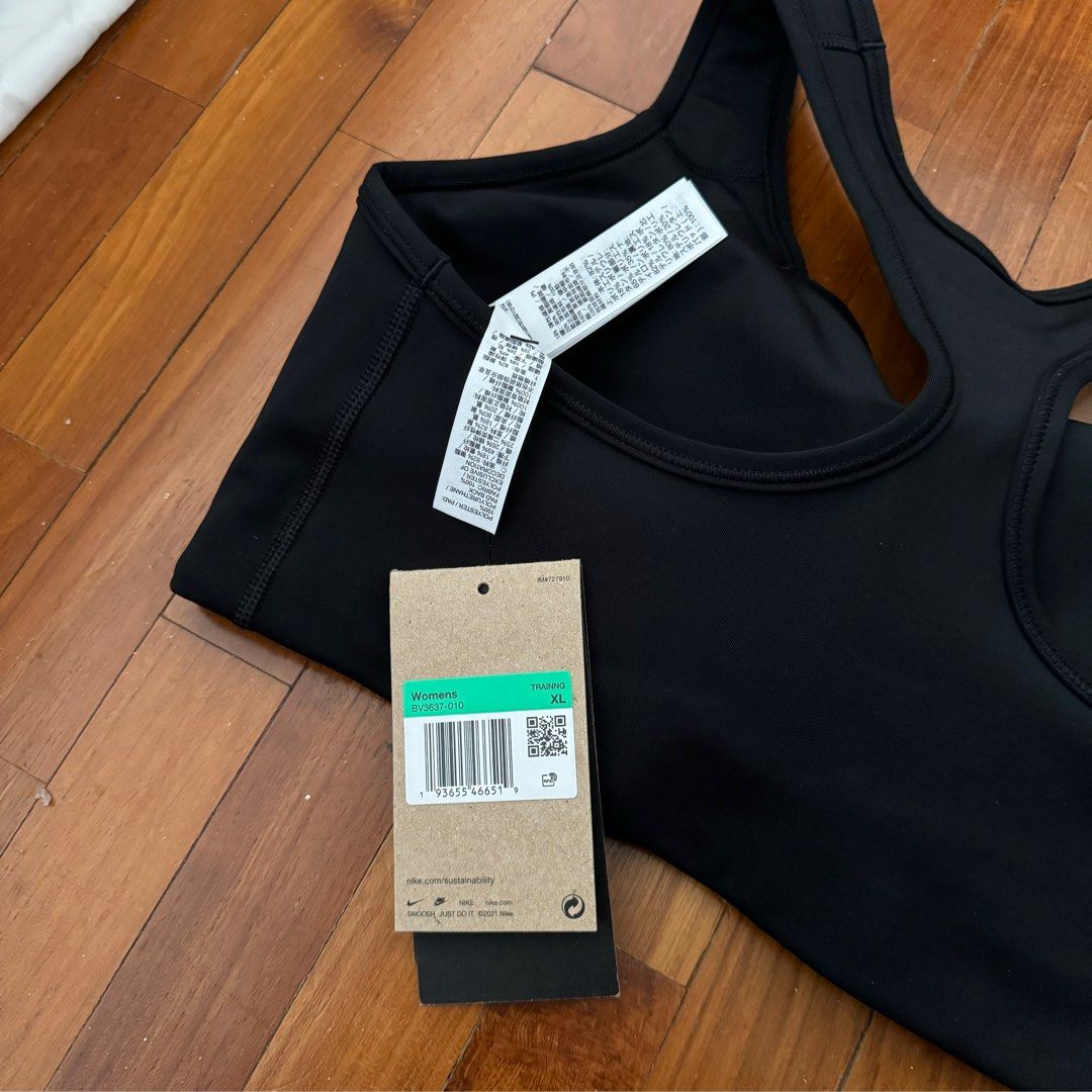 Nike Black Halter Sports Bra in XS, Women's Fashion, Activewear on Carousell