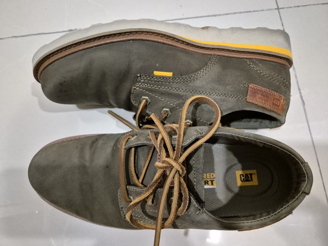 Caterpillar shoes top