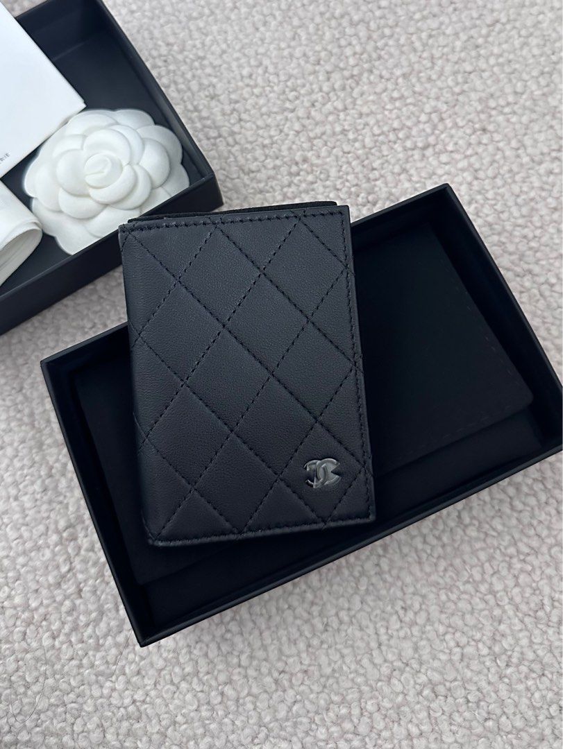 Chanel so black card holder 2025