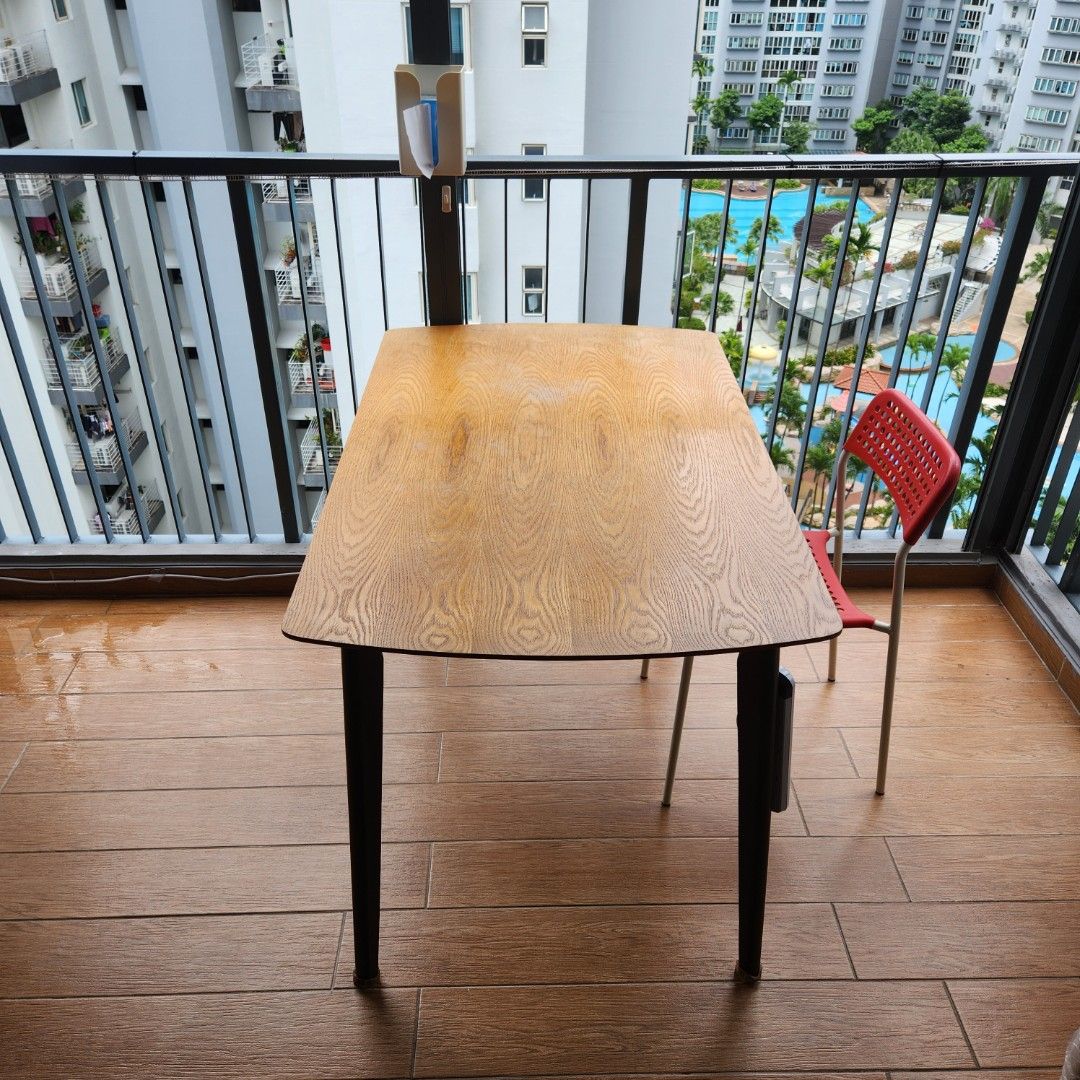 Dining Table (Category: Tables & Sets) located in Singapore. Submitted by jefferylzj76 (Listing ID 1293199537, Image 2). Description: Material: Wood Colour: Walnut table legs is Knock-down for convenient packing and delivery..