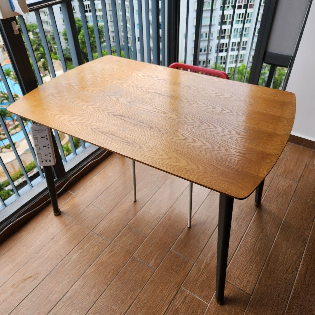 Dining Table (Category: Tables & Sets) located in Singapore. Submitted by jefferylzj76 (Listing ID 1293199537, Image 1). Description: Material: Wood Colour: Walnut table legs is Knock-down for convenient packing and delivery..