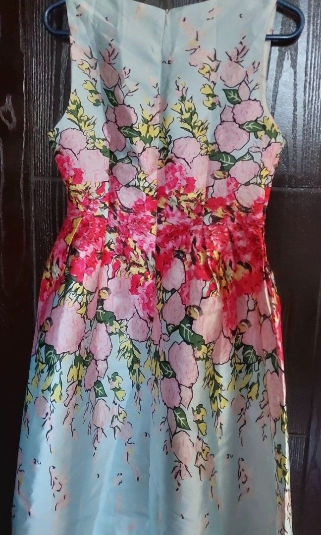 Floral Dress (Category: Dresses) located in Manila. Submitted by mpirerules (Listing ID 1293243965, Image 2). Description: Unbranded floral dress Size: S-M zipper working fine Needs to be washed MOP: BDO/BPI bank deposit or funds transfer; Gcash/Maya.