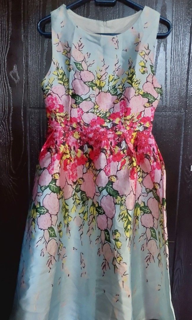Floral Dress (Category: Dresses) located in Manila. Submitted by mpirerules (Listing ID 1293243965, Image 1). Description: Unbranded floral dress Size: S-M zipper working fine Needs to be washed MOP: BDO/BPI bank deposit or funds transfer; Gcash/Maya.