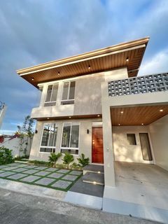 For Sale: 4 Bedroom House in Laguna BelAir Sta Rosa Laguna near Nuvali Calax