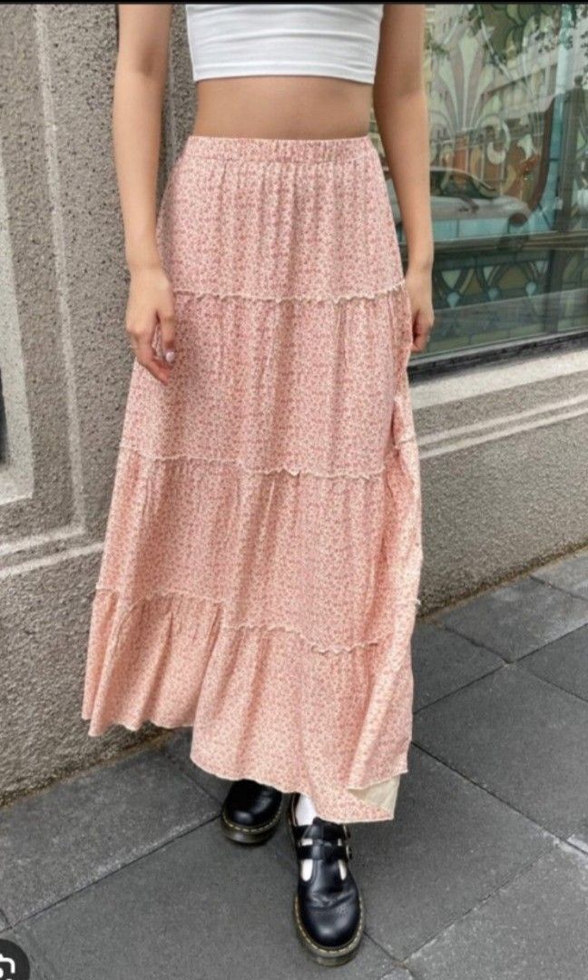 Fr brandy melville izzy skirt in pink floral Women s Fashion Bottoms Skirts on Carousell