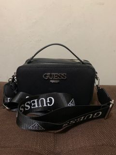 Gues*s sling bag