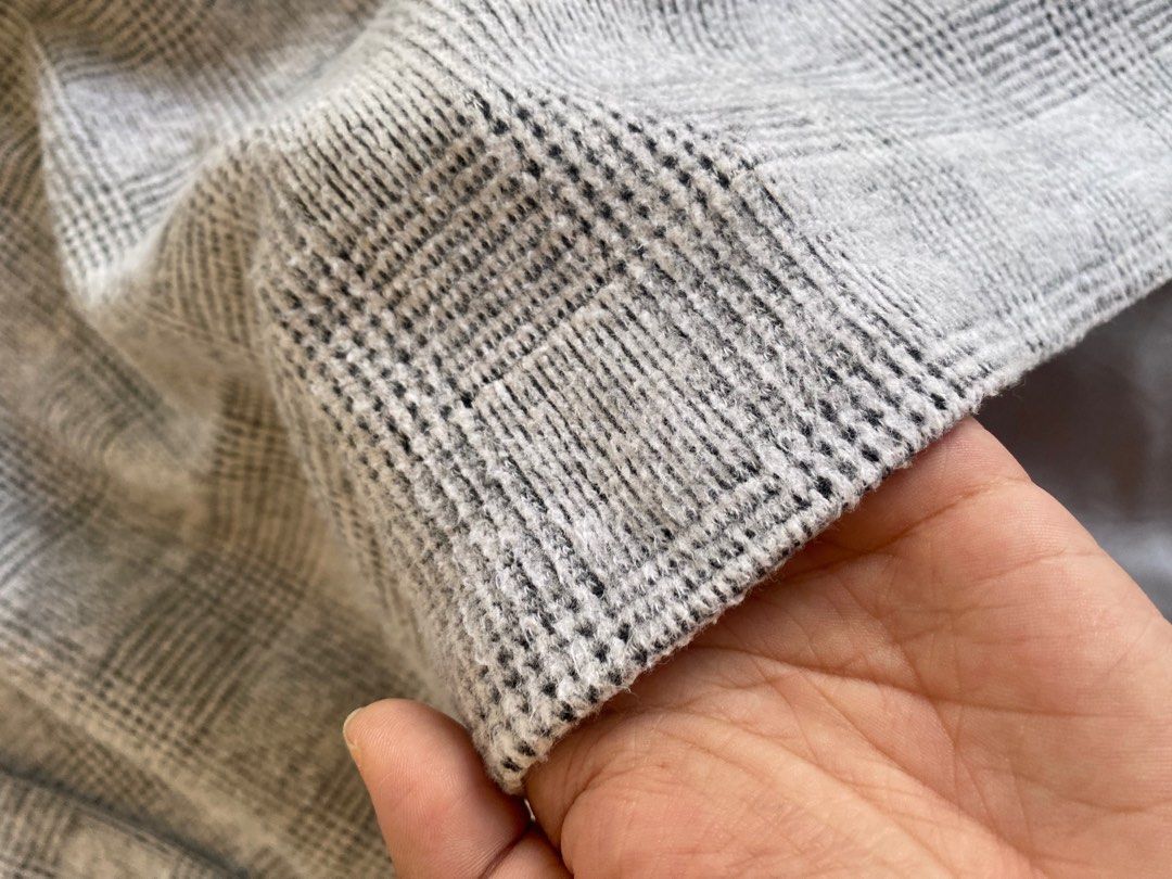 H&M Crew Neck Glen Check Sweater (Category: Longsleeves) located in Aurora. Submitted by decluttersbymar (Listing ID 1293200887, Image 3). Description: .