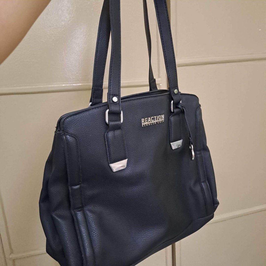 Kenneth Cole Reaction Shoulder Bag (Category: Luxury Bags & Wallets) located in Makati City. Submitted by declutter__queen (Listing ID 1293164232, Image 3). Description: 9.5/10 condition just needs slight cleaning.