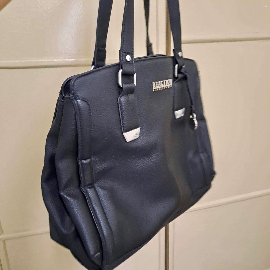 Kenneth Cole Reaction Shoulder Bag (Category: Luxury Bags & Wallets) located in Makati City. Submitted by declutter__queen (Listing ID 1293164232, Image 2). Description: 9.5/10 condition just needs slight cleaning.