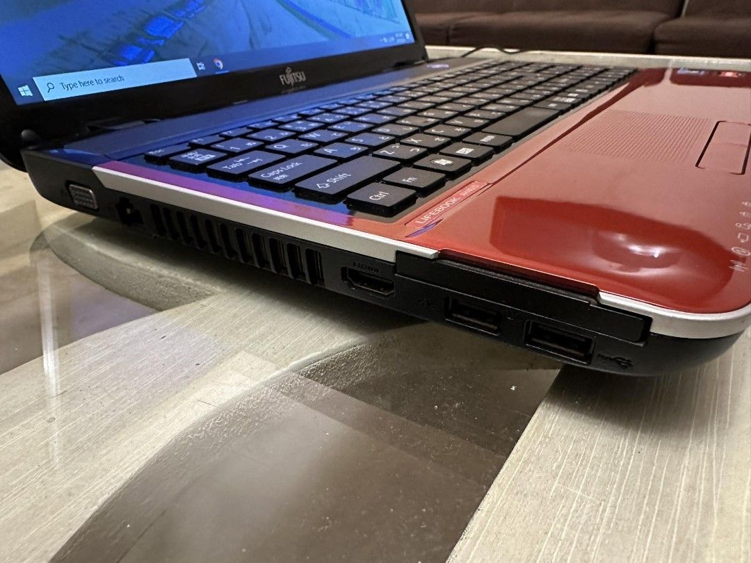Laptop AMD Radeon Graphics FastBoot (Category: Laptops & Notebooks) located in Makati City. Submitted by 4g13cyclone.1 (Listing ID 1293165431, Image 3). Description: Fujitsu LifeBook AH40/D FastBoot AMD Athlon E-350 1.60Ghz DDR3 4Gb Ram / 500Gb HDD FastBoot 15.6Inch LED Glossy Display With Working WebCam / DVD Drive Running on Windows 10 Enterprise Radeon HD 6310 Graphics Issue DeadBatt If Interested Call 09917997856..