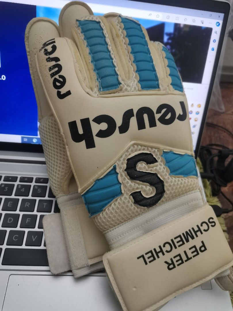 Reusch goalkeeper gloves schmeichel clearance