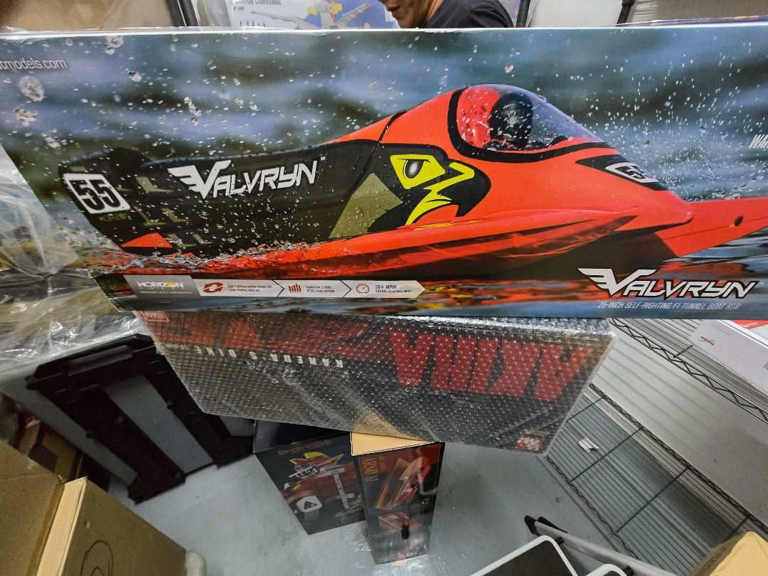 Proboat Valvryn 25 inch Self Righting F1 Tunnel RTR Brnd new and