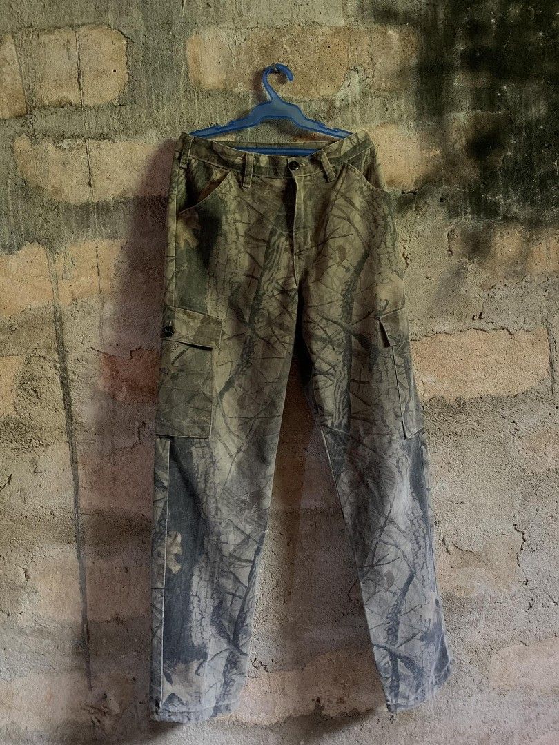 REALTREE Cargo Pants, Men's Fashion, Bottoms, Jeans on Carousell