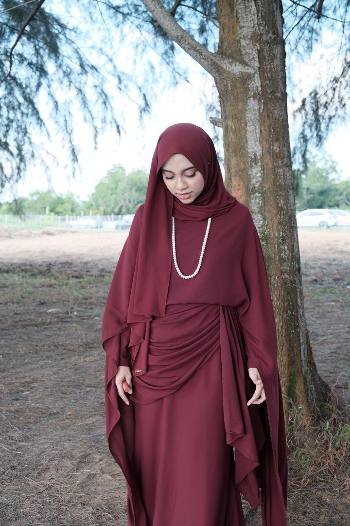 RENT HIJABISTAHUB Aria dress in Maroon Services Others on Carousell
