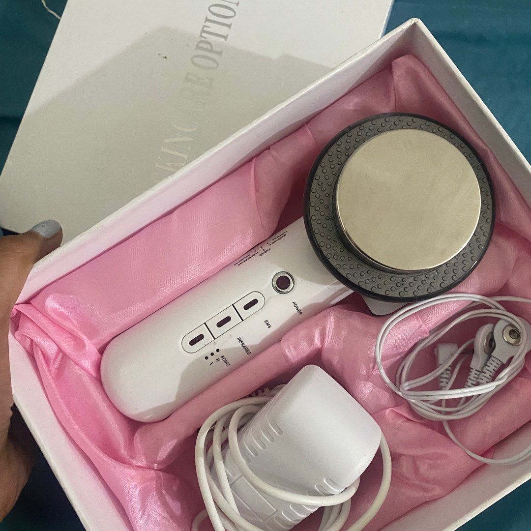 RF DEVICE with EMS (Category: Face Care) located in Caloocan City. Submitted by yangcmt (Listing ID 1293222379, Image 1). Description: FOR FACE & BODY SLIMMING/ CONTOURING RFS: Not using it anymore .