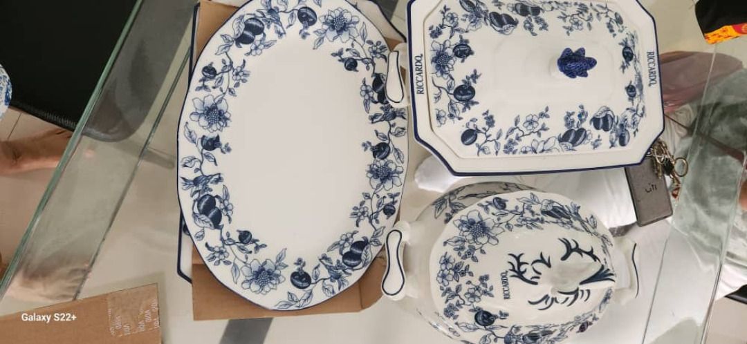 Ricardo Set (Category: Dinnerware & Cutlery) located in Petaling Jaya. Submitted by fierceowl.624307 (Listing ID 1293225821, Image 1). Description: Not hosting anymore parties .
