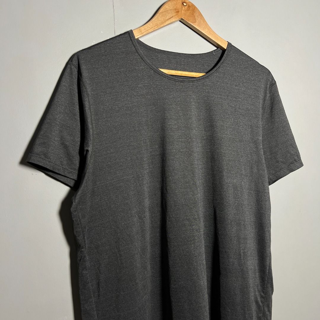 uniqlo airism inner, Women's Fashion, Tops, Shirts on Carousell