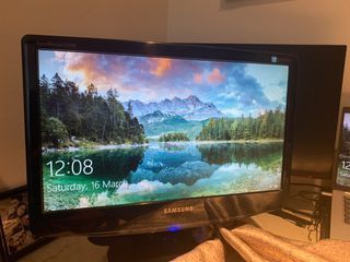 Samsung 16x11 extended monitor