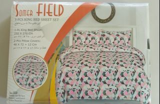 Somer Field
3 Pcs. King Size Bed Sheet Set
- 1 pc King Bed Sheet
250 x 270 cm
- 2 pcs Pillow Covers
46 x 72 + 12 cm
100% Cotton