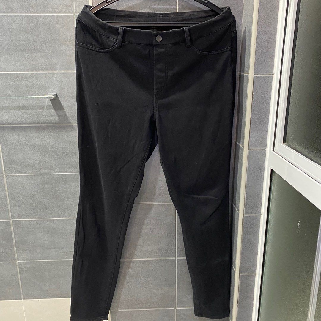 Uniqlo ultra stretch legging pants in black, Women's Fashion, Bottoms, Jeans  & Leggings on Carousell