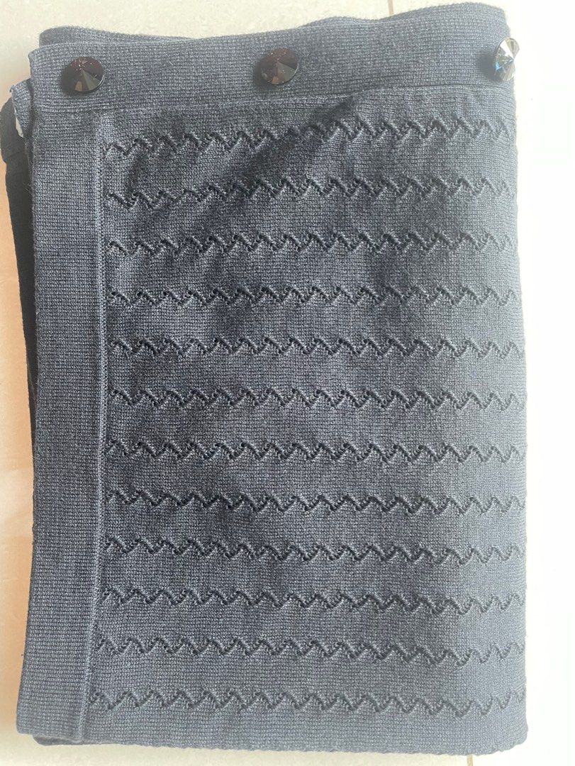 Versatile wrap (Category: Other Tops) located in Singapore. Submitted by pingyi16 (Listing ID 1293187905, Image 5). Description: Versatile wrap, can be worn a few different ways I think 4 buttons and button holes on each side Pls top up for mail out.