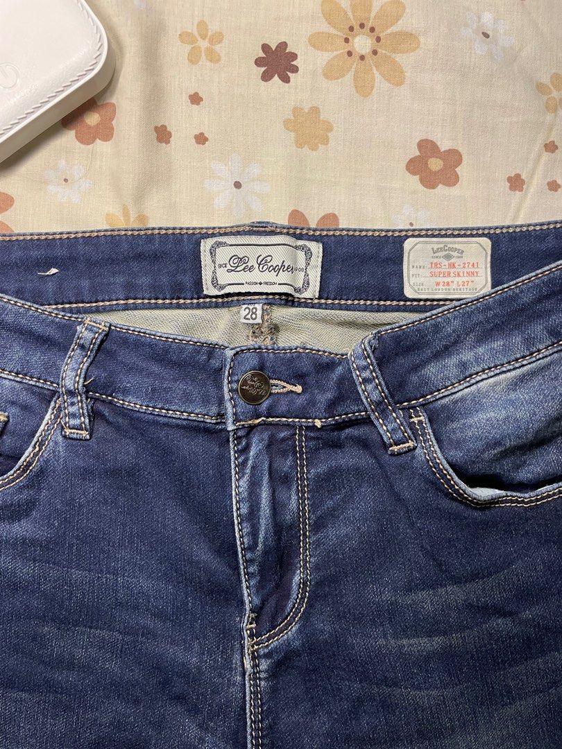 Vintage Lee Cooper Jeans (Category: Jeans) located in Naga. Submitted by robin___ (Listing ID 1293174187, Image 2). Description: .