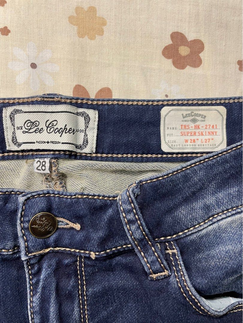 Vintage Lee Cooper Jeans (Category: Jeans) located in Naga. Submitted by robin___ (Listing ID 1293174187, Image 1). Description: .
