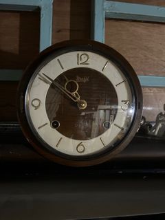 Vintage  manual clock  working  good