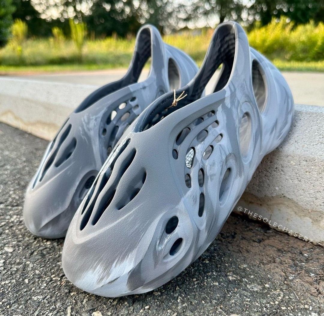 adidas YEEZY Foam Runner 
