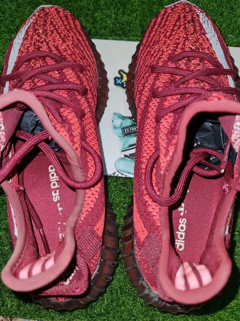 YEZZY 350 V2 WINE RED SAMPLE TAG .7.5UK 26CM Men s Fashion Footwear Sneakers on Carousell