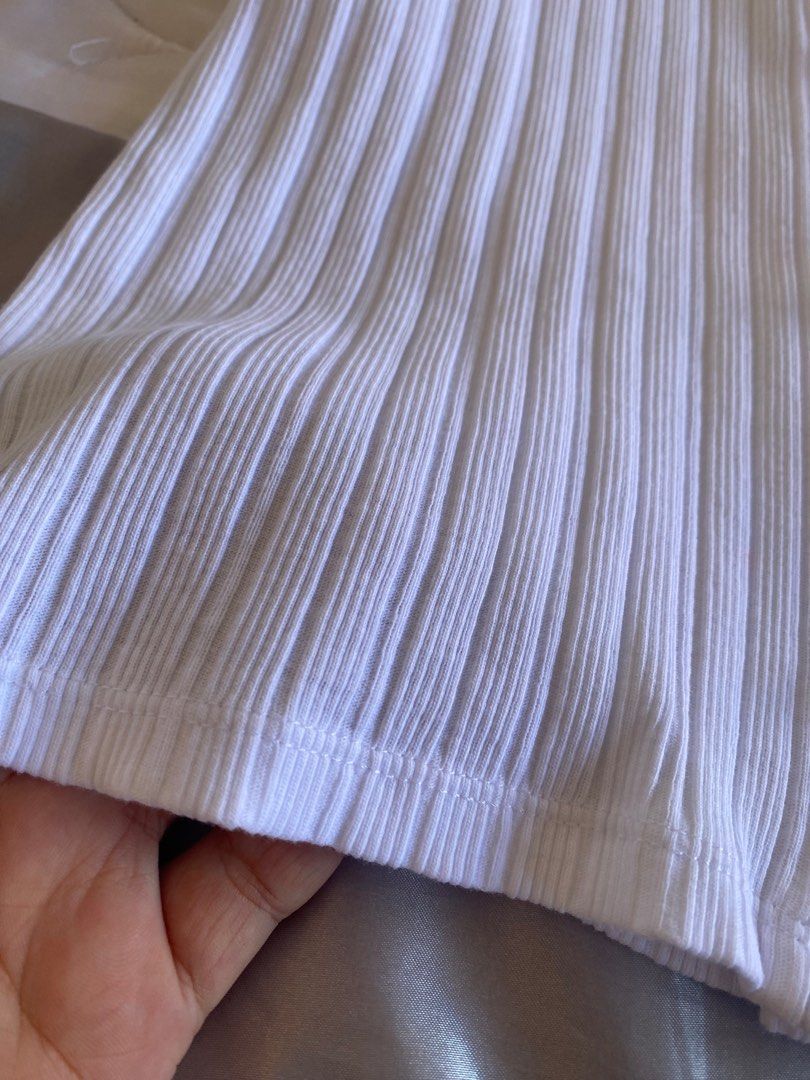 ZARA White Collared Blouse (Category: Blouses) located in Aurora. Submitted by decluttersbymar (Listing ID 1293203373, Image 3). Description: .