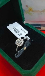 18k White Gold Diamond Ring/ Engagement Ring
