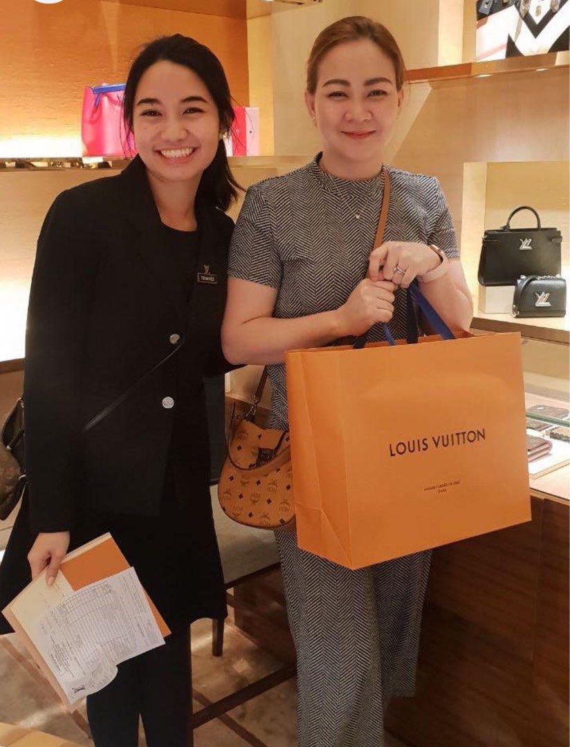 3way LV New Wave Bag *complete (Category: Luxury Bags & Wallets) located in Quezon City. Submitted by pets.r.us.manila (Listing ID 1293516104, Image 3). Description: 💯Authentic LV Greenbelt 5 year 2019.