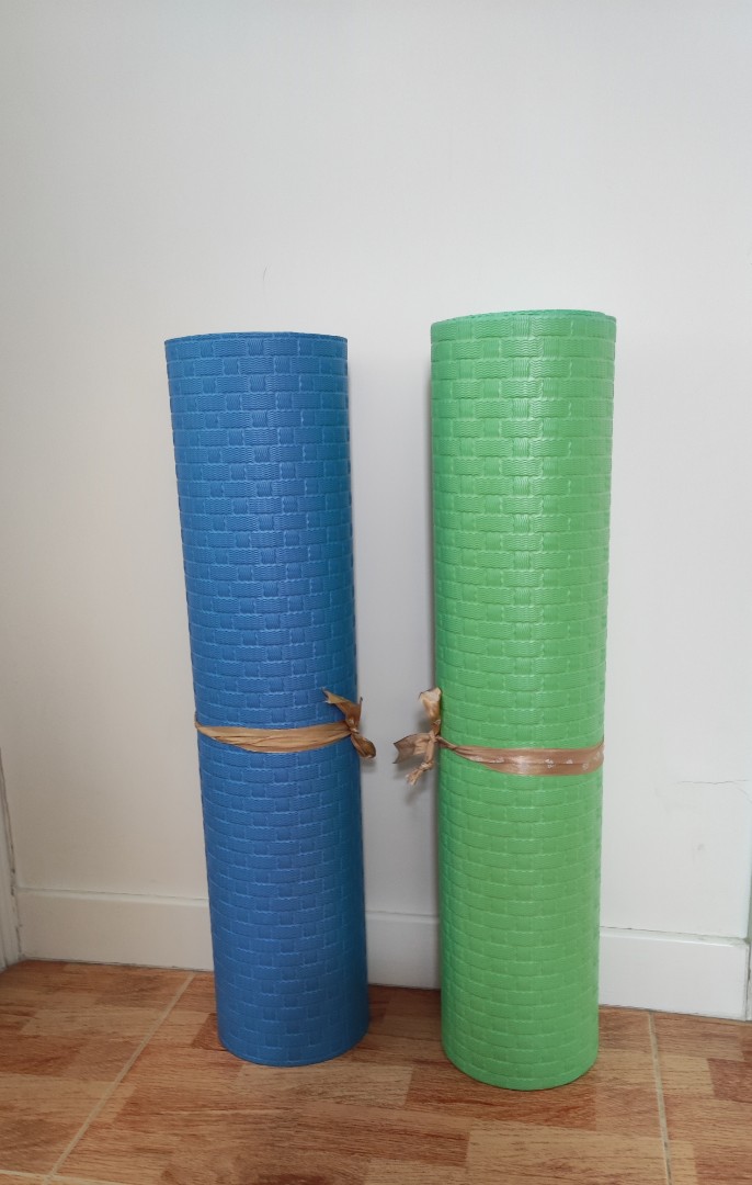 Anthropologie Blue Motif Travel Yoga Mat, 運動產品, 運動與健身, 運動與健身- 運動地墊-  Carousell